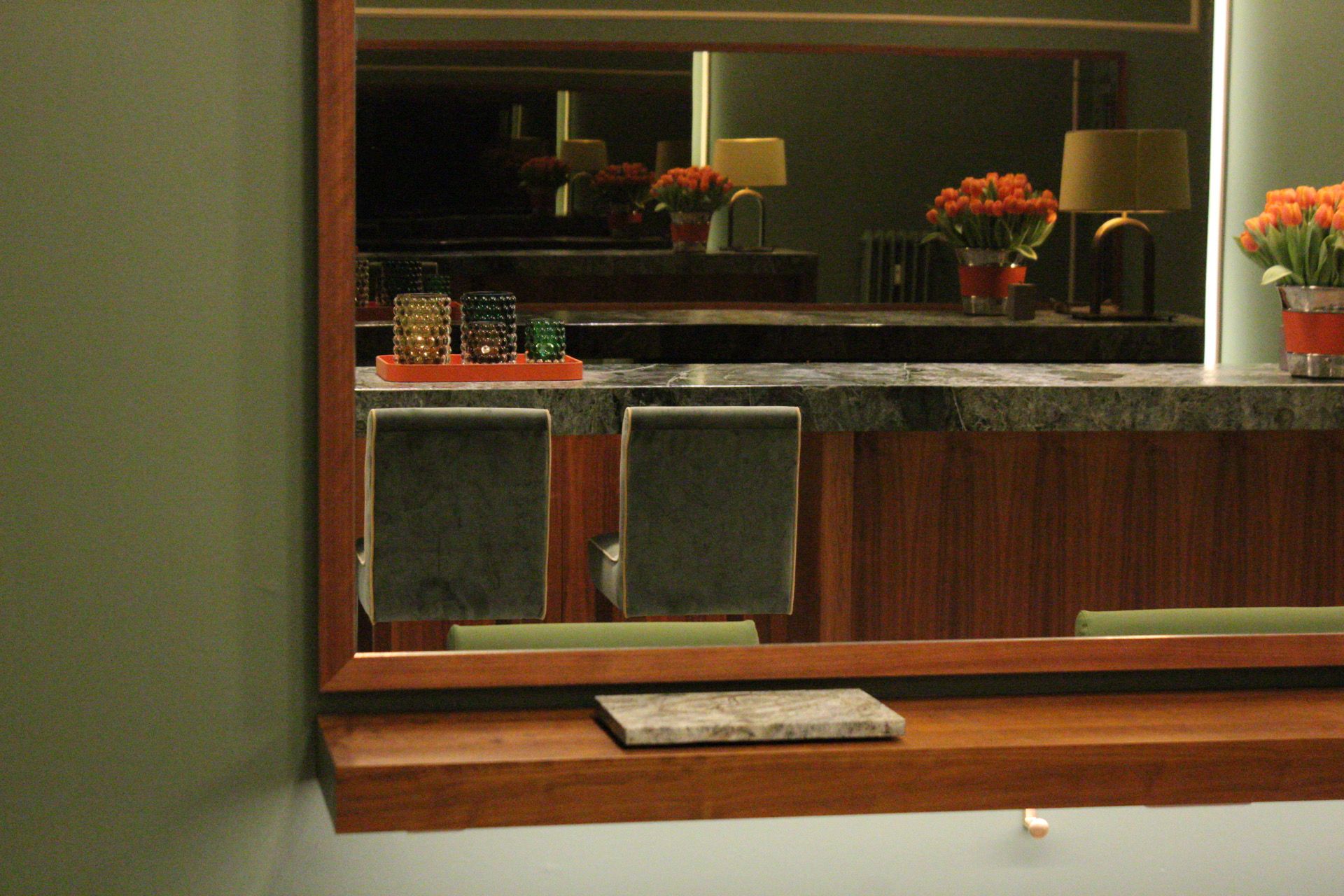 Salon Spiegel und Theke